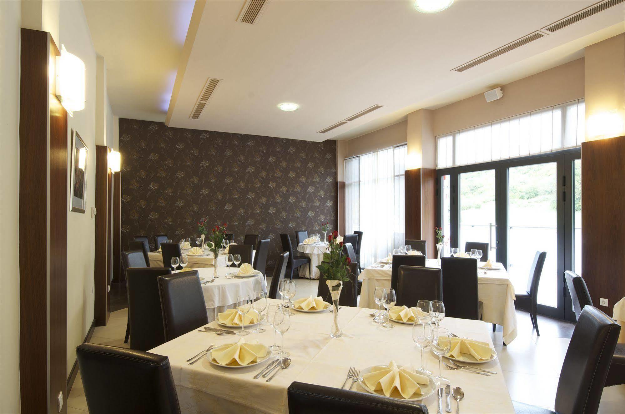 Hotel Fontana Бузет Екстер'єр фото