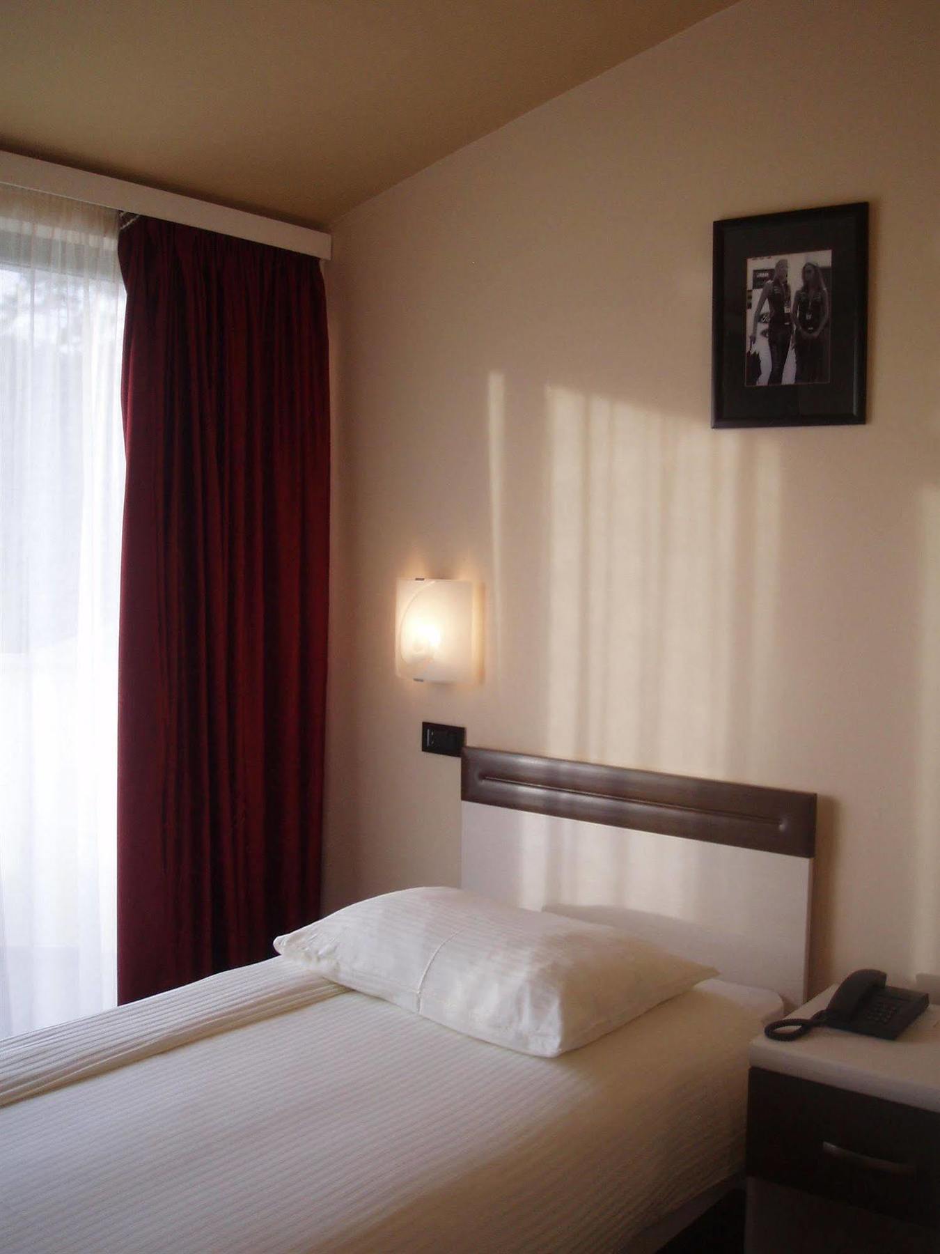 Hotel Fontana Бузет Екстер'єр фото